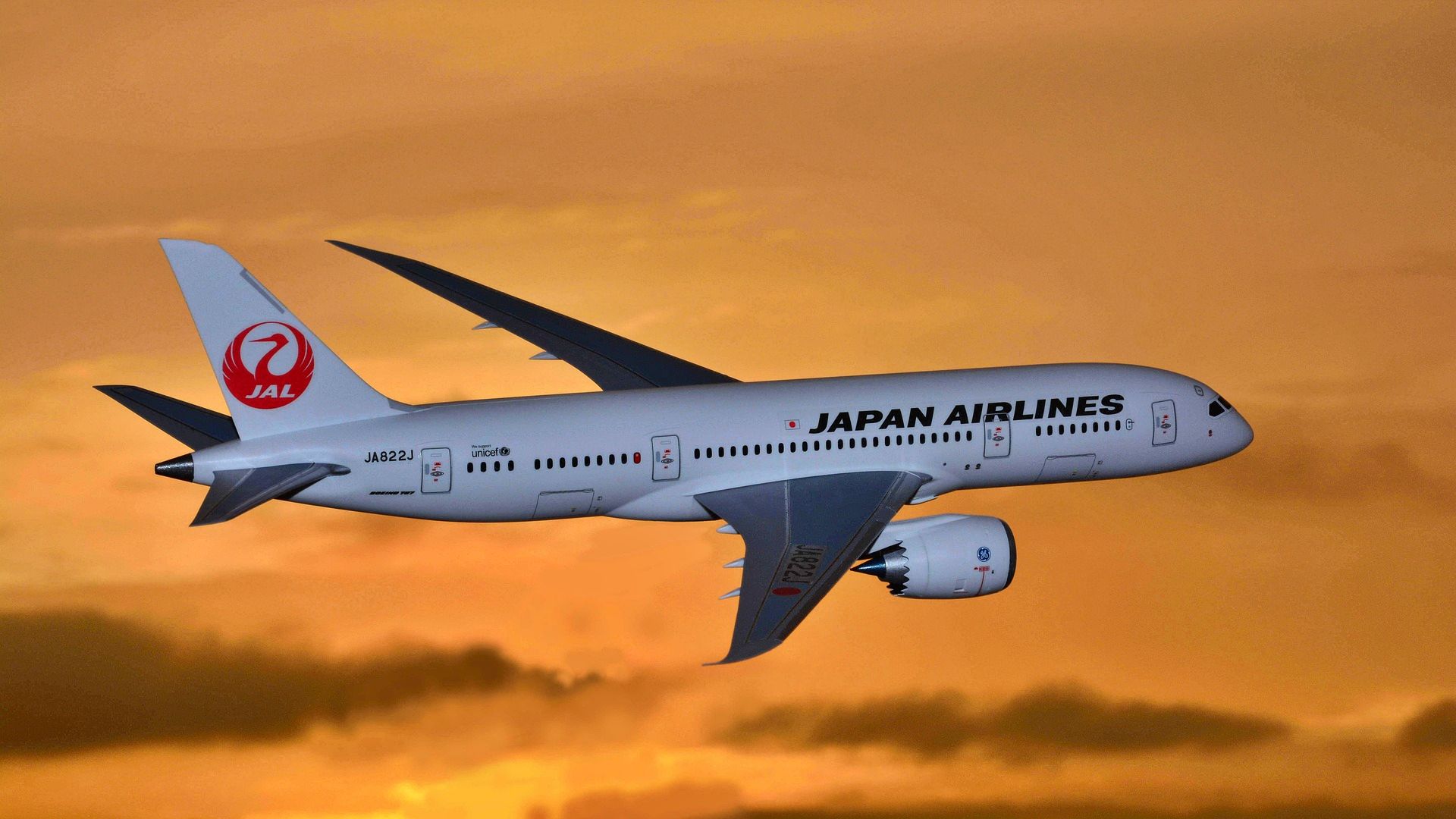 Japan Airlines to hire clothing to passengers to reduce carbon