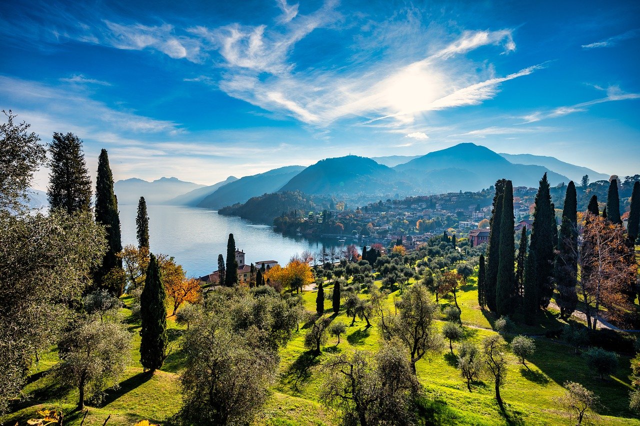 Lake Como in Italy most-searched-for location for weddings