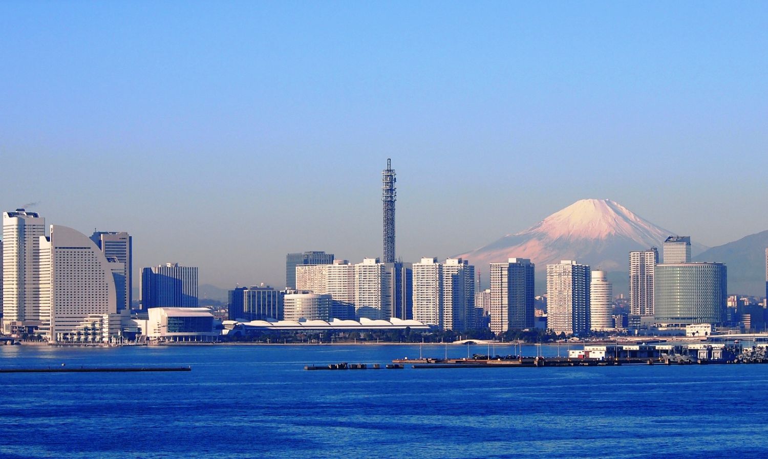 Mount Fuji backs Yokohama Bay