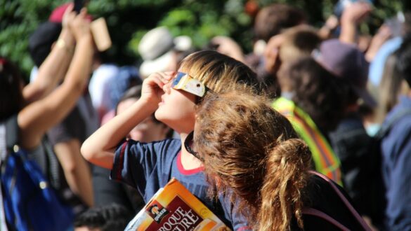 Total solar eclipse glasses