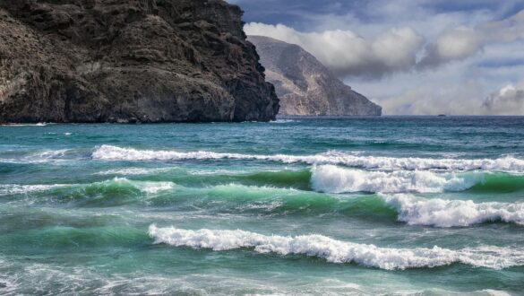 Red flags on Los Cabos beaches in Mexico