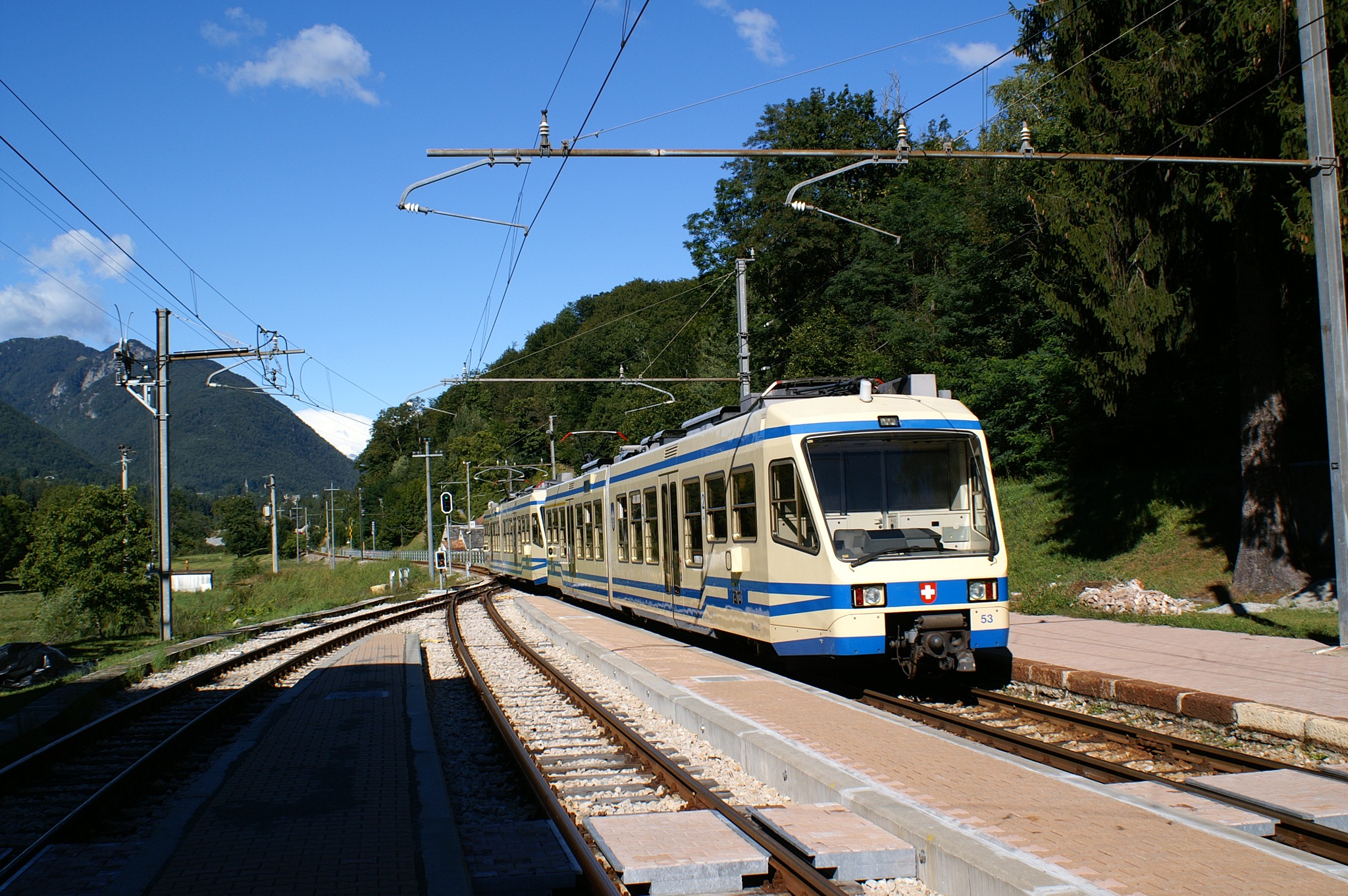 Travel the Domodossola-Locarno line in autumn