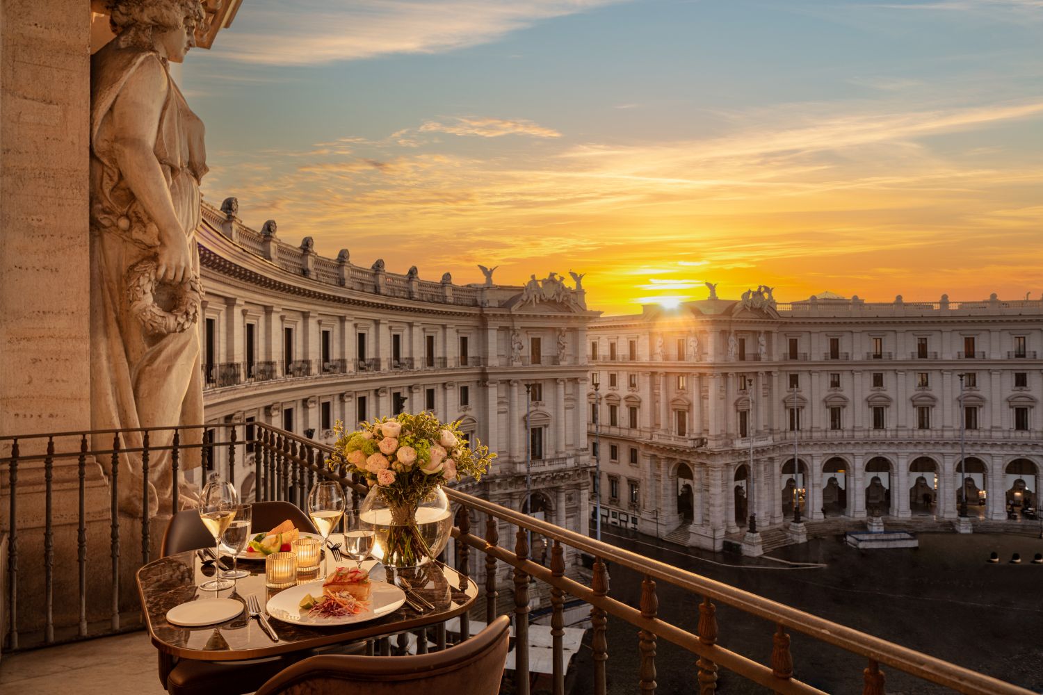 Balcony dining