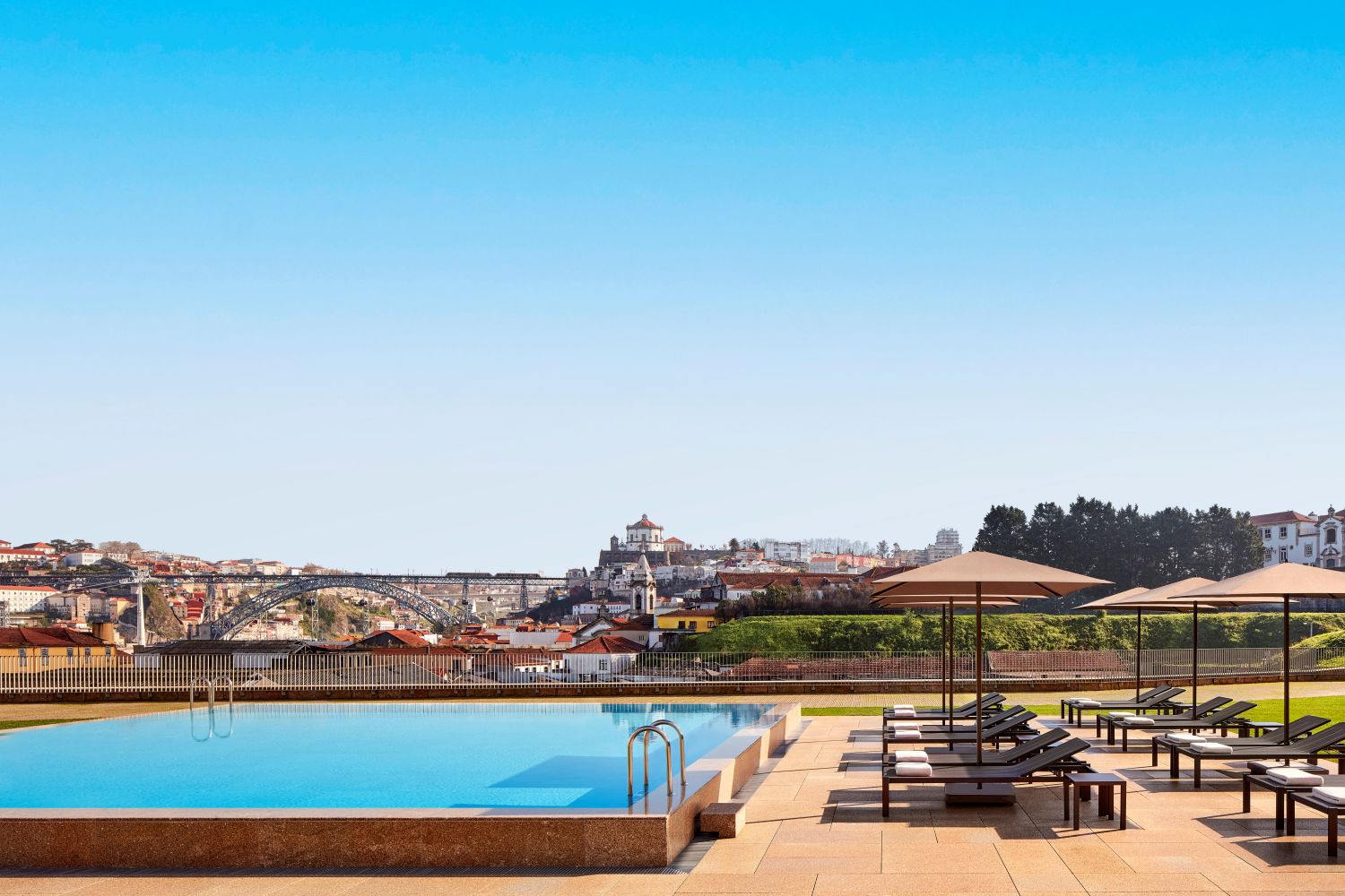 Tivoli Kopke Porto Gaia Hotel swimming pool