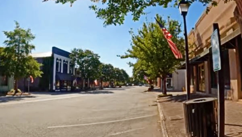 Madison is nice and quiet - Build The Dream - YouTube