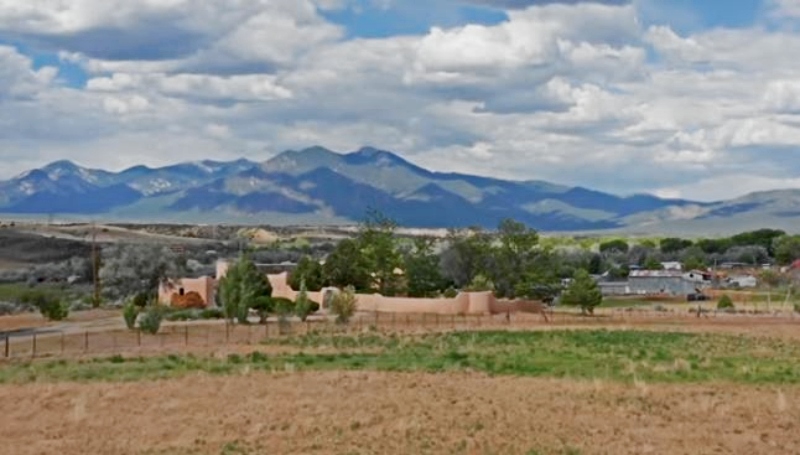 Taos is unique and fun - DoTravel - YouTube