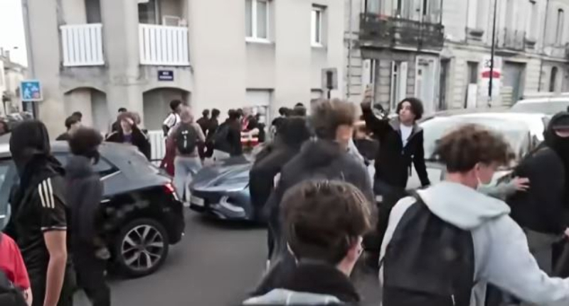 Protests are getting violent in France - CBC - YouTube